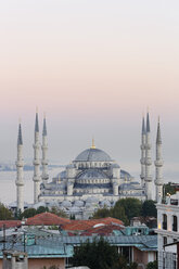 Turkey, Istanbul, View of Sultan Ahmed Mosque at Sultanahmet district - SIE003381