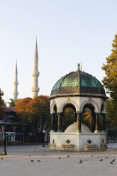 Türkei, Istanbul, Kaiser-Wilhelm-Brunnen und Blaue Moschee im Hippodrom von Konstantinopel - SIE003375