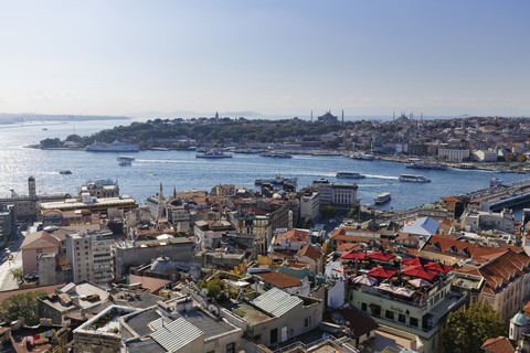 Türkei, Istanbul, Blick vom Galata-Turm auf das Goldene Horn, lizenzfreies Stockfoto