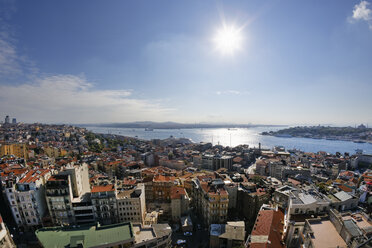 Türkei, Istanbul, Blick vom Galata-Turm auf den Bosporus - SIEF003407