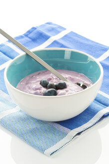 Bowl of blueberry yougurt on white background, close up - MAEF006002