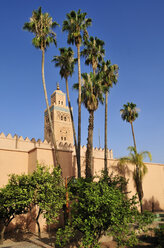 Marokko, Blick auf die Koutoubia-Moschee in der Medina von Marrakesch - ES000299