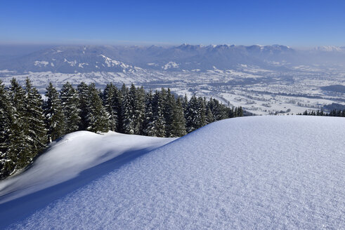 Europa, Deutschland, Blick auf das Isartal im Isarwinkel - ESF000305