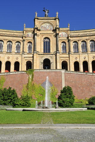 Europa, Deutschland, Bayern, München, Blick auf das Bayerische Landtagsgebäude am Maximilianeum, lizenzfreies Stockfoto