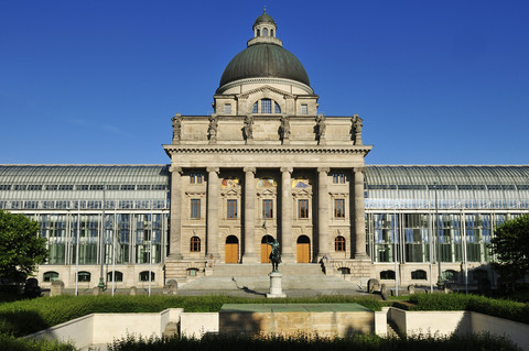 Europa, Deutschland, Bayern, München, Blick auf die Bayerische Staatskanzlei im Hofgarten, lizenzfreies Stockfoto