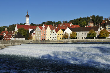 Europa, Deutschland, Blick über den Lech in Richtung Landsberg - ES000310