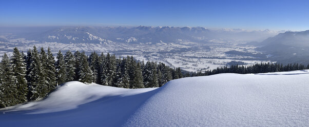 Europe, Germany, View of Isar valley at Isarwinkel - ESF000312