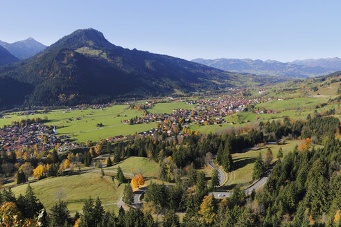 Deutschland, Bayern, Blick auf das Ostrachtal und das Imberger Horn - SIEF003441