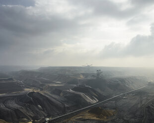 Germany, View of brown charcoal mining at Garzweiler - HL000093