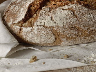 Loaf of bread, close up - CHF000011