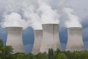 France, Rhone, Smoking cooling towers of power plant - CRF002317