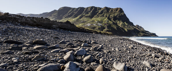 Spanien, La Gomera, Blick auf den Strand von Hermigua - DISF000008