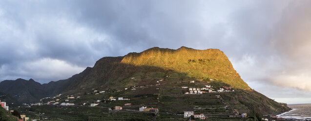 Spanien, La Gomera, Blick auf den Berg bei Hermigua - DISF000010