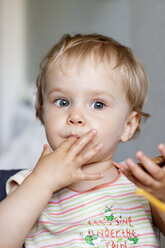 Girl having breakfast, close up - JFEF000054