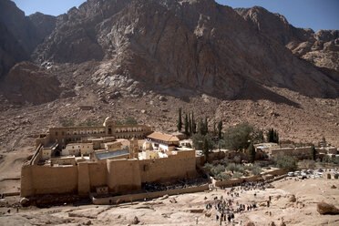 Ägypten, Blick auf die Katharinenabtei in der Wüste Sinai - TK000092