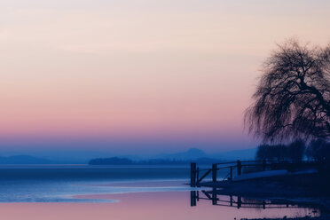 Deutschland, Blick auf den Bodensee im Winter - BSTF000014