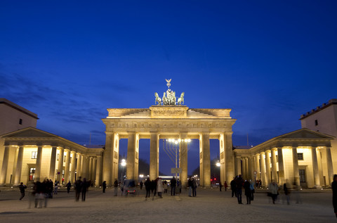 Deutschland, Berlin, Blick auf Brandenburger Tor und Pariser Platz, lizenzfreies Stockfoto