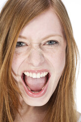 Portrait of young woman shouting, close up - MAEF006142