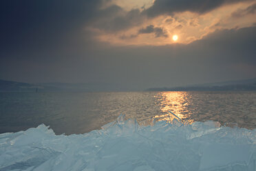 Deutschland, Blick auf den Bodensee im Winter - BSTF000015