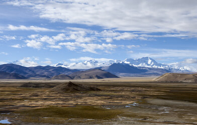 Asien, Tibet, Blick von Tingri auf Cho Oyu - ATA000037