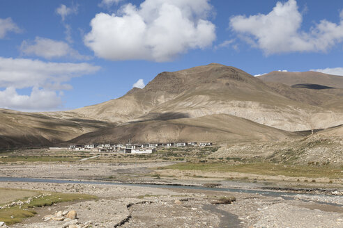 Tibet, Tibetische Hochebene, Siedlung im Herbst - ATA000020