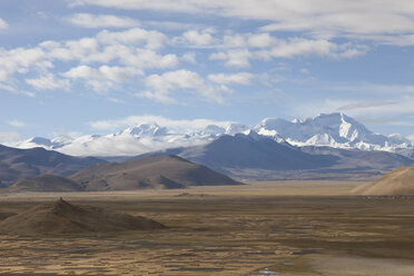 Asien, Tibet, Blick von Tingri auf Cho Oyu - ATA000038