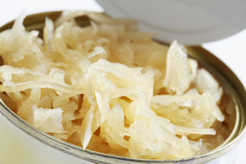 Sauerkraut in geöffneter Dose, Nahaufnahme, lizenzfreies Stockfoto