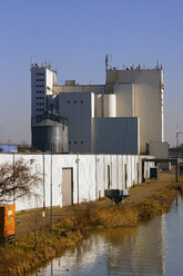 Deutschland, Industriegebäude für Aluminiumprodukte in Minden, Deutschland - HOH000110