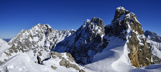 Deutschland, Bayern, Blick auf das Karwendelgebirge - ESF000317