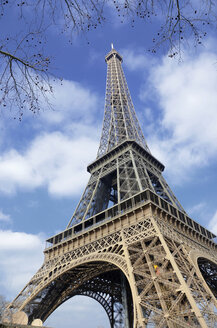 Frankreich, Paris, Blick auf den Eiffelturm - ONF000002