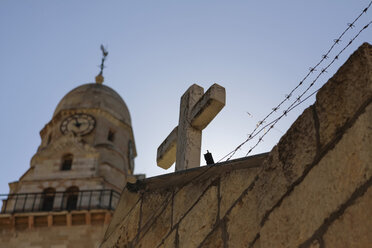 Israel, Jerusalem, Blick auf christliches Symbol in den Straßen - ASA000004