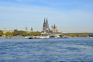 Germany, North Rhine Westphalia, View of Rhine River and Cologne Cathedral in background - ON000056