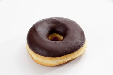 Doughnut topped with chocolate icing, close up - CSF017868