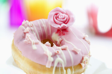 Doughnut topped with pink icing, close up - CSF017894