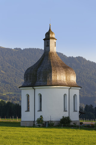 Österreich, Vorarlberg, Blick auf die St. Anna-Kapelle im Bregenzer Wald, lizenzfreies Stockfoto