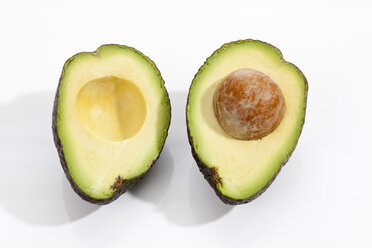 Cross section of avocados ripe on white background, close up - CSF017971