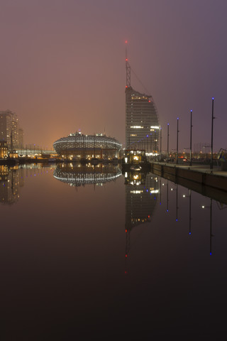 Deutschland, Bremerhaven, Blick auf den neuen Hafen, lizenzfreies Stockfoto