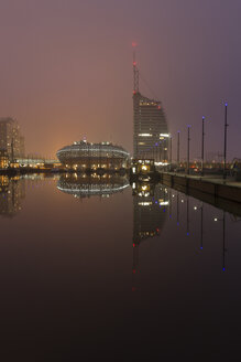 Deutschland, Bremerhaven, Blick auf den neuen Hafen - SJ000007