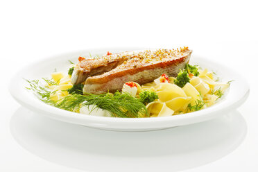 Plate of wild salmon with ribbon pasta on white background, close up - MAEF006193