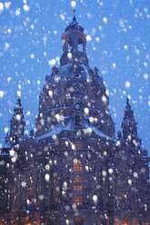 Deutschland, Sachsen, Dresden, Blick auf die Frauenkirche im Winter - JT000321