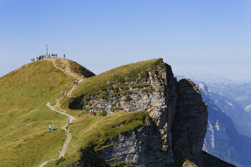 Österreich, Vorarlberg, Wanderer auf dem Diedamskopf bei Schoppernau - SIE003569