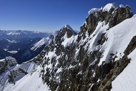 Deutschland, Bayern, Blick auf das Karwendelgebirge und die Bayerischen Alpen, lizenzfreies Stockfoto