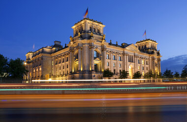 Germany, Berlin, View of illuminated Parliment building - ALE000022