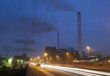 Deutschland, Berlin, Kraftwerk Klingenberg bei Nacht - BFR000178