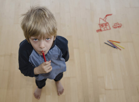 Austria, Portrait of little boy holding coloured pencil - CWF000026