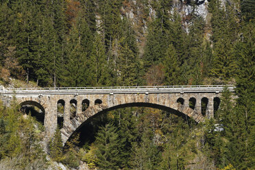 Austria, Vorarlberg, View of railway bridge near Kloesterle - SIE003598