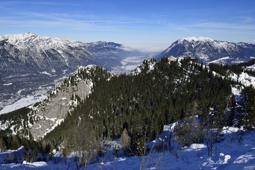 Deutschland, Bayern, Blick auf Ammer- und Estergebirge und Loisachtal - ESF000354