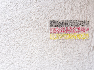 Deutschland, München, Deutsche Flagge an Hauswand gemalt - LFF000494