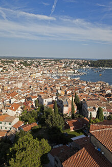 Kroatien, Blick von der Kirche Sv Eufemija auf die Altstadt von Rovinj - MS002888