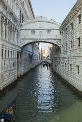 Italien, Venedig, Blick auf die Seufzerbrücke - HSIF000278